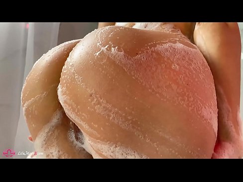 ❤️ Brunetka masturbuje kundičku s vibrátorom až do intenzívneho orgazmu v sprche Kvalitné porno na sk.sexygirlspics-com.ru ﹏